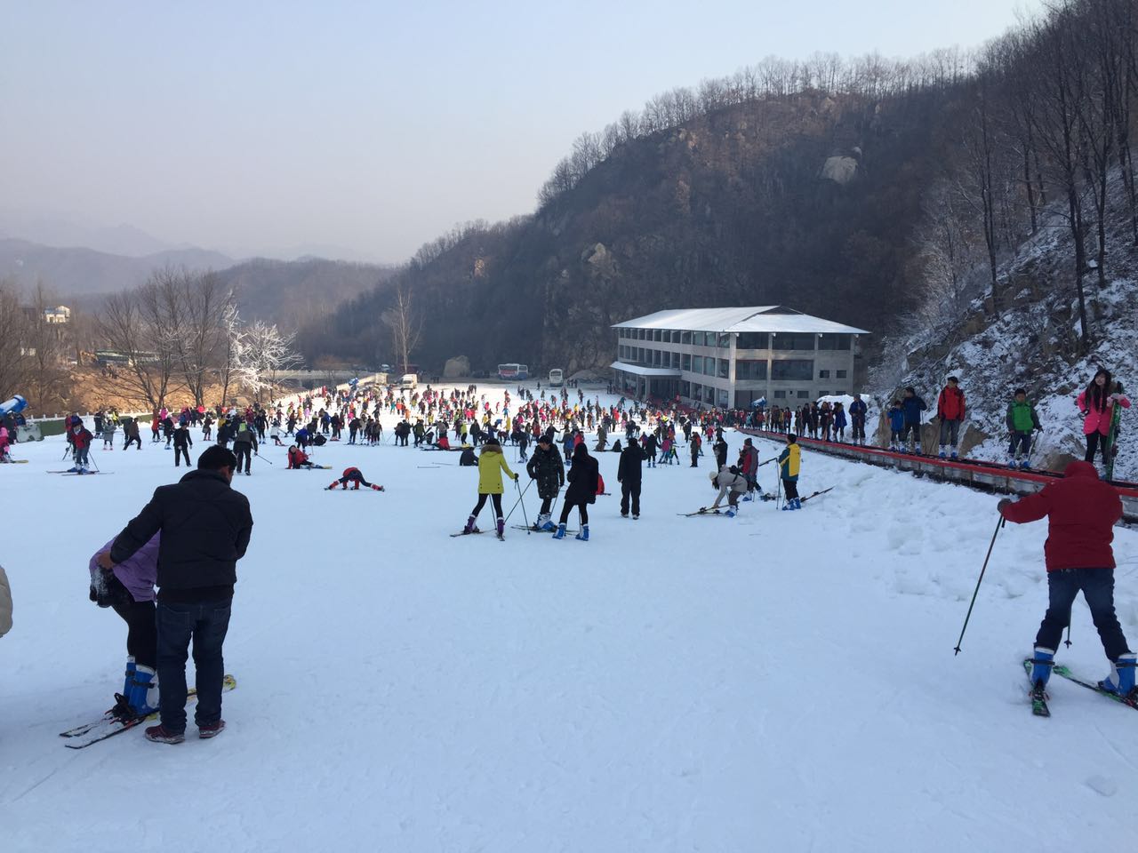 河南平頂山大峽谷滑雪場游樂場成功開幕，河北迪特加油助威