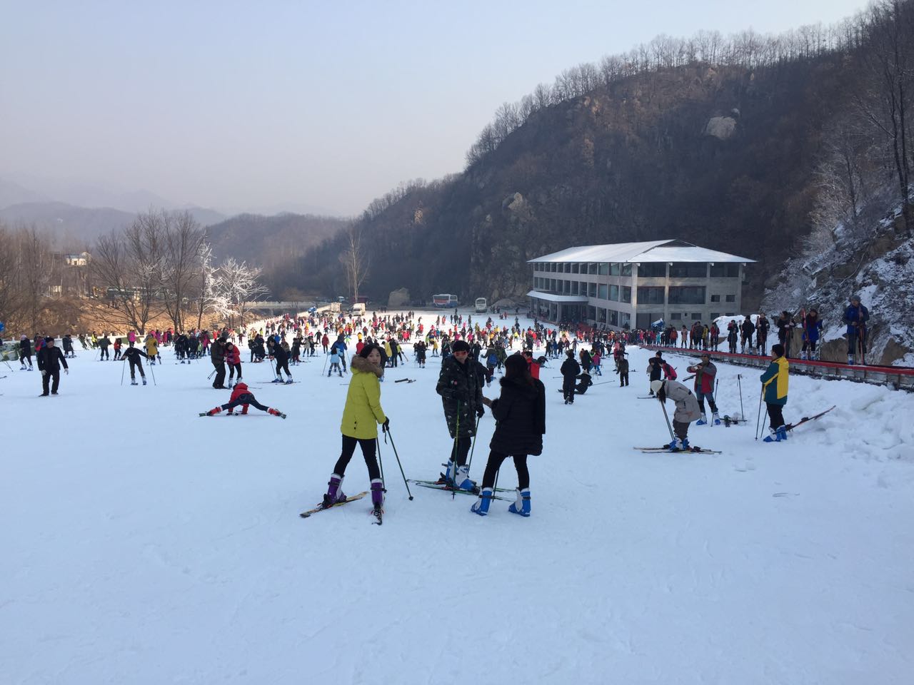 河南平頂山大峽谷滑雪場游樂場成功開幕，河北迪特加油助威